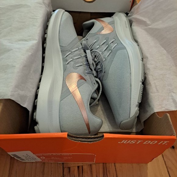 Women's Nike Run Swift running shoe, Wolf Grey/Metallic Red Bronze, 9.5 M - Picture 8 of 9